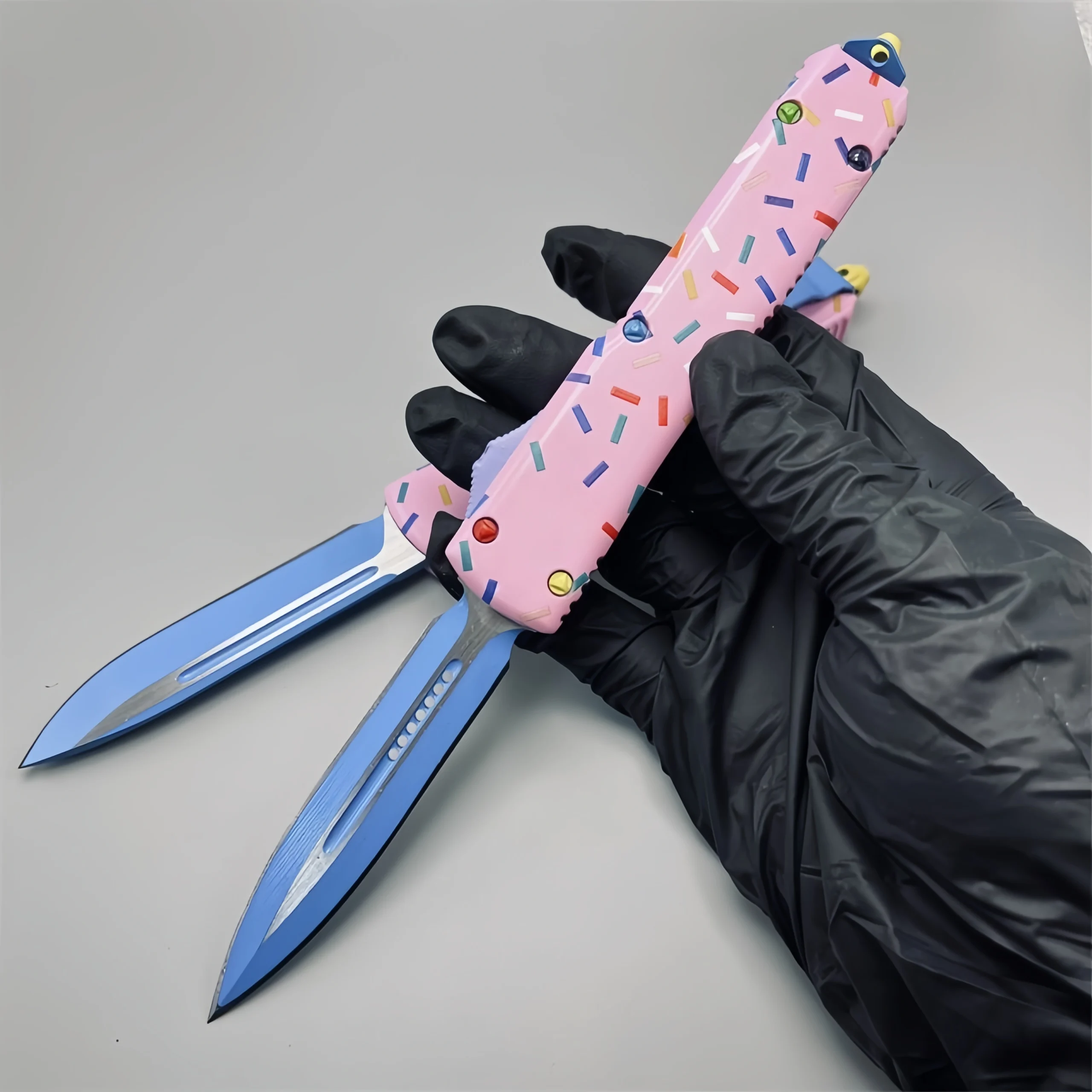 90cd714d8643d8e84fd1dfd9f26ca34_副本-scaled-1.webp Nóż sprężynowy 5.5-inch Donut Switchblade OTF nóż